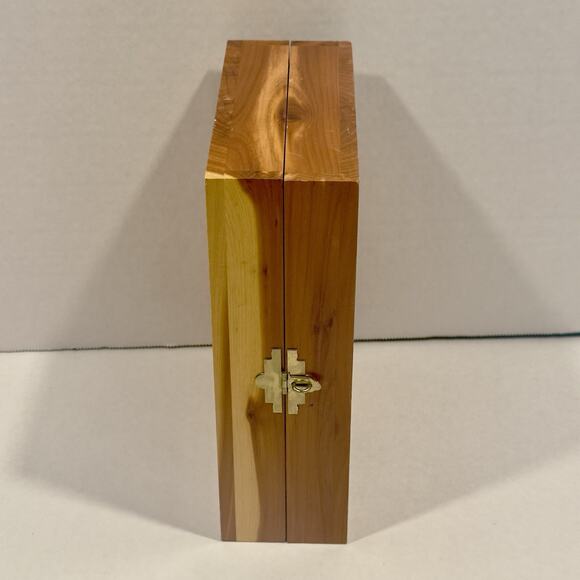 VTG KJV Holy Bible Illustrated Memorial Edition Wood Cedar Box Union Made USA - Picture 5 of 16